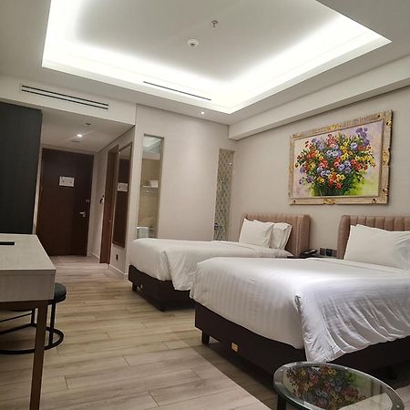 Trembesi Hotel Serpong Esterno foto
