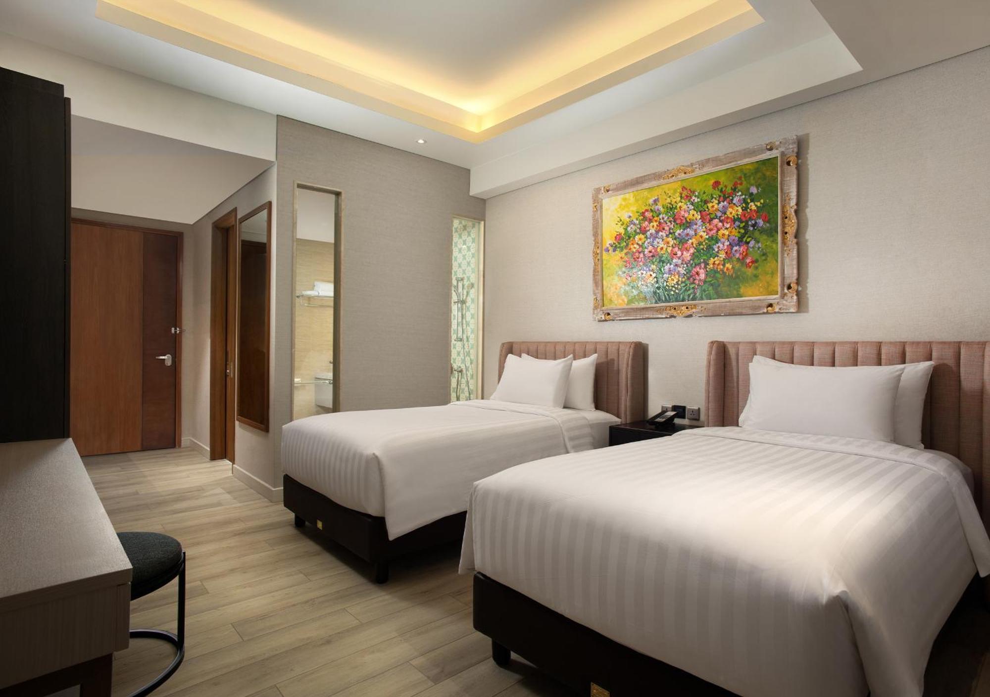 Trembesi Hotel Serpong Esterno foto