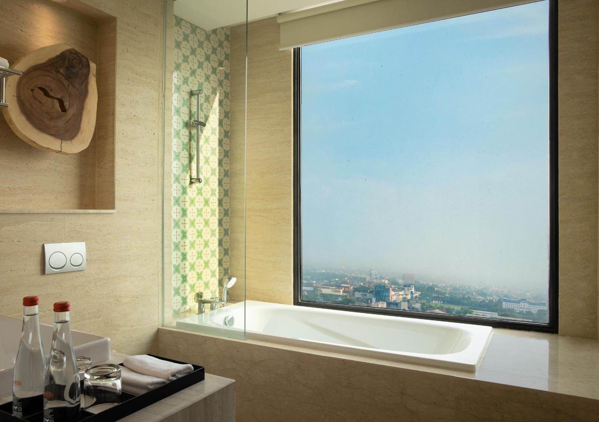 Trembesi Hotel Serpong Esterno foto