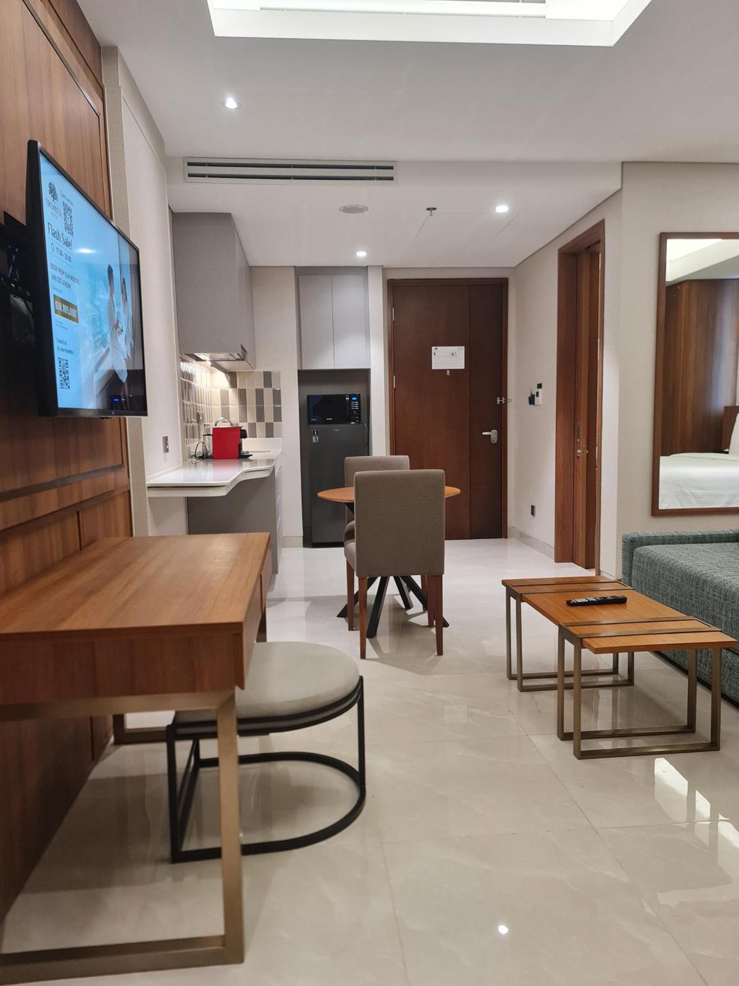 Trembesi Hotel Serpong Esterno foto