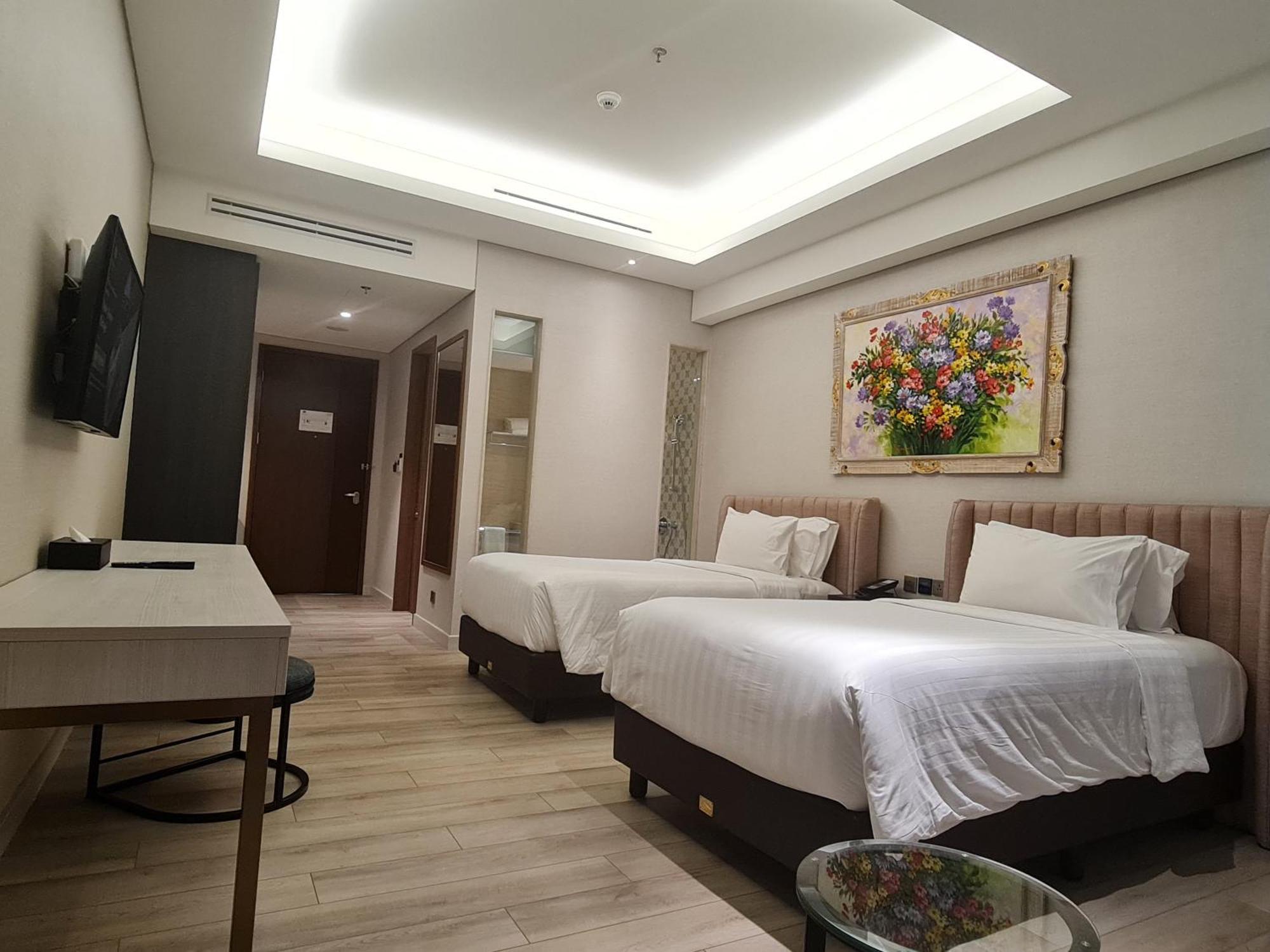 Trembesi Hotel Serpong Esterno foto
